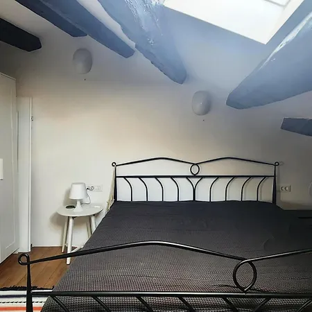 Casa Santa Vicenta Apartment *