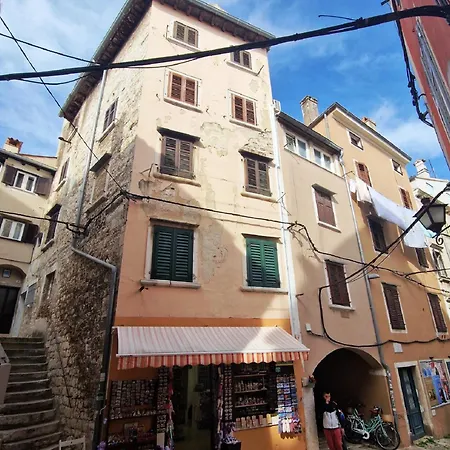 Casa Santa Vicenta * Ρόβινι